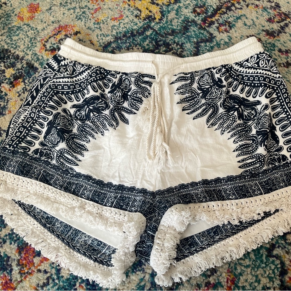 Romeo and Juliet Couture white shorts